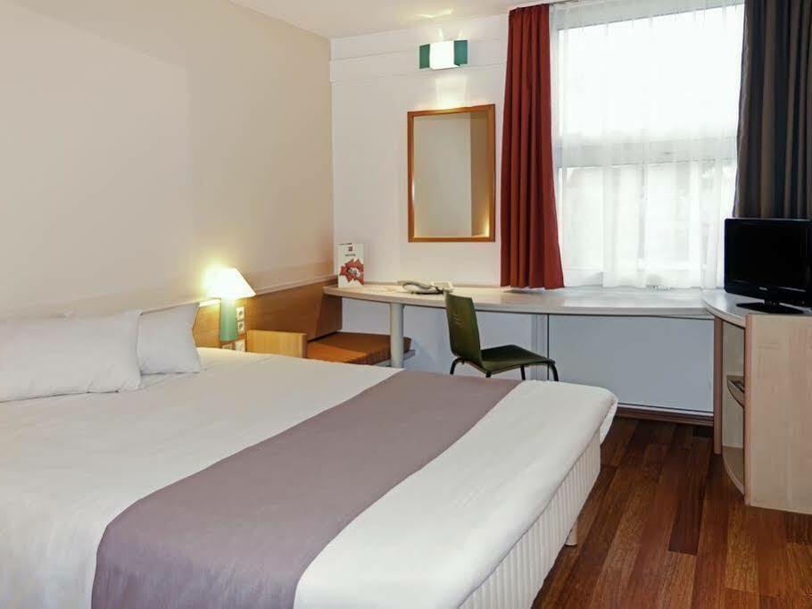Ibis Hamburg Alsterring Hotel Exterior foto